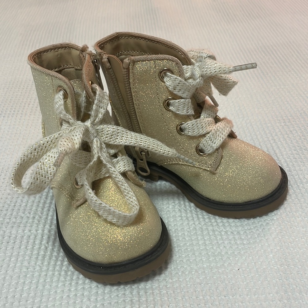 Cat&Jack toddler youth 5 cream sparkle combat boots